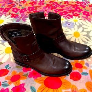 Frye Natalie Short Engineer Boot Brown size 10